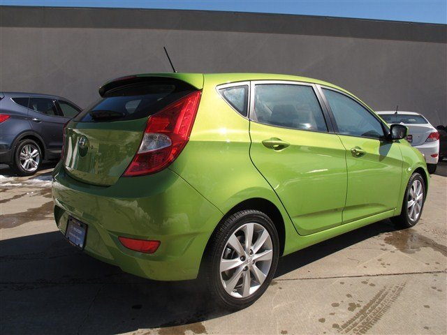 Hyundai Accent 2012 photo 4