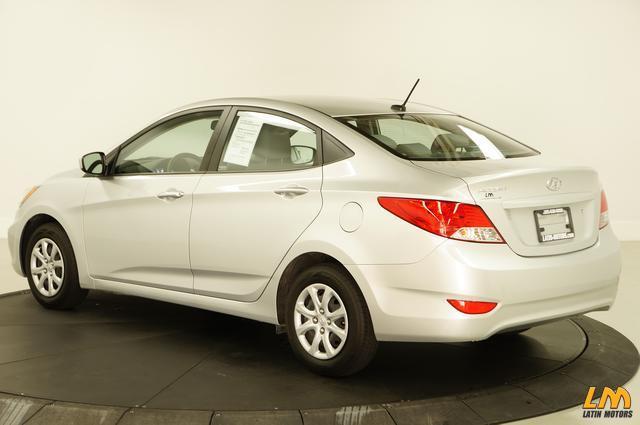 Hyundai Accent 2012 photo 4