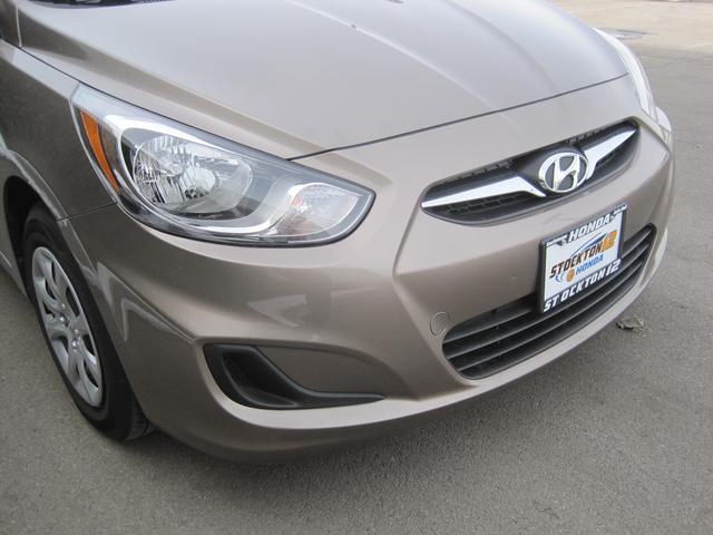 Hyundai Accent 2012 photo 4