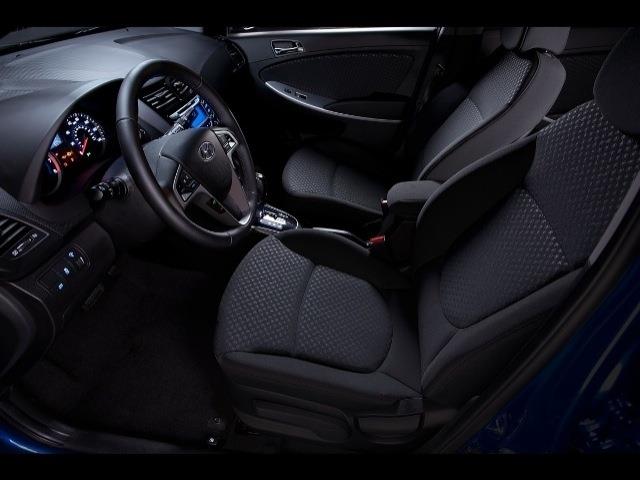 Hyundai Accent SEL W/navigation Hatchback