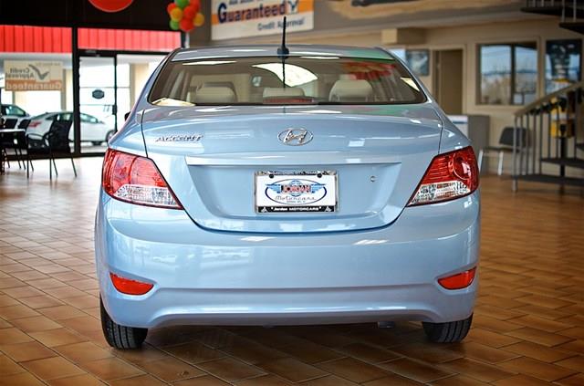 Hyundai Accent 2013 photo 3