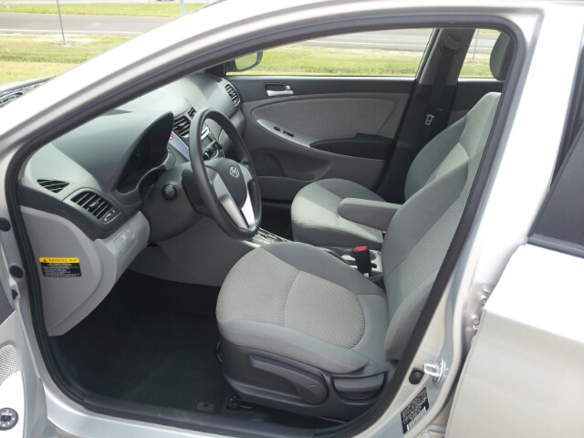 Hyundai Accent 2013 photo 1