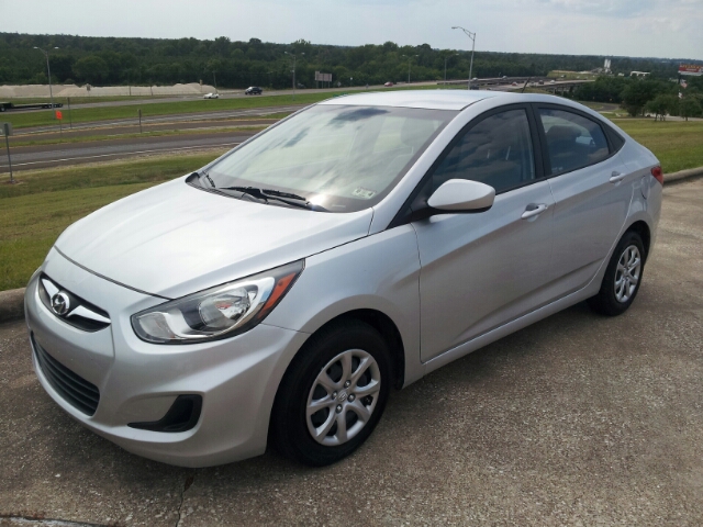 Hyundai Accent 2013 photo 3