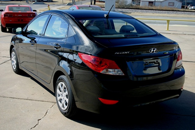 Hyundai Accent 2013 photo 4