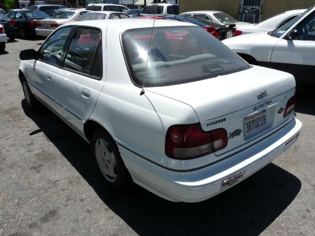 Hyundai Elantra 1995 photo 2