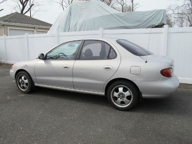 Hyundai Elantra 1997 photo 1
