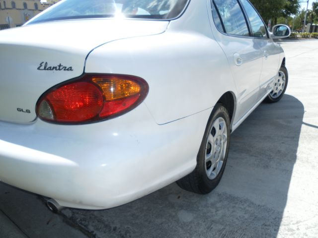 Hyundai Elantra 2000 photo 1