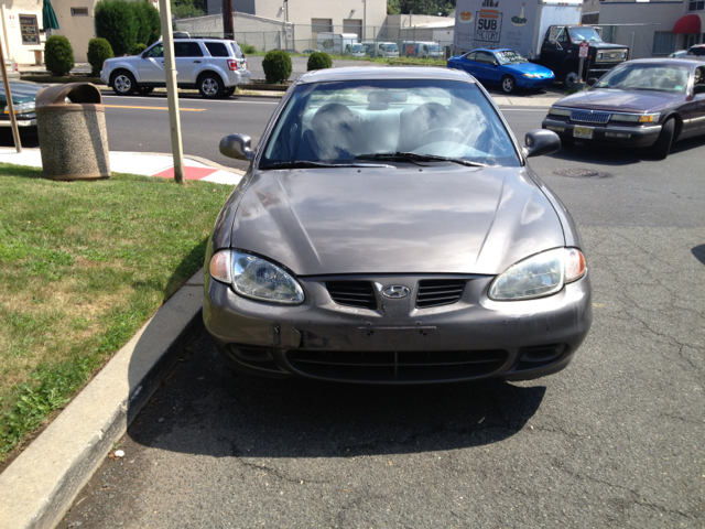 Hyundai Elantra 2000 photo 2