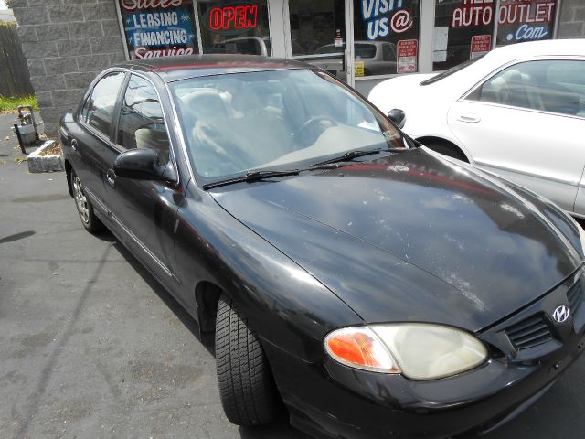 Hyundai Elantra 2000 photo 1