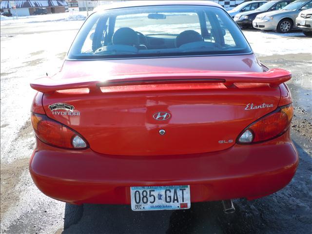 Hyundai Elantra 2000 photo 1