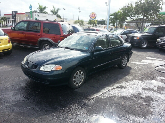 Hyundai Elantra 2000 photo 1