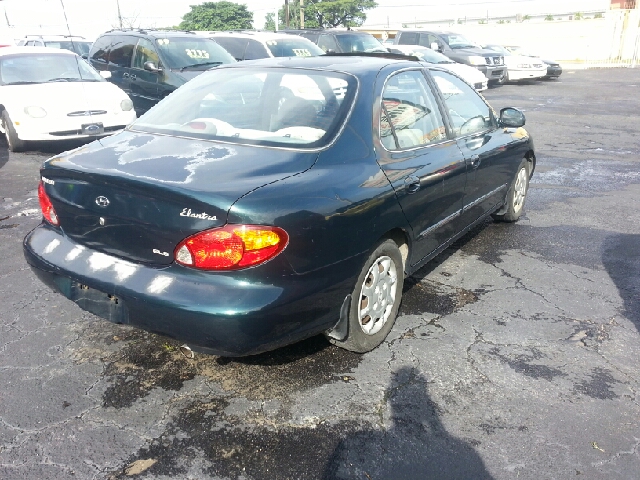 Hyundai Elantra 2000 photo 4