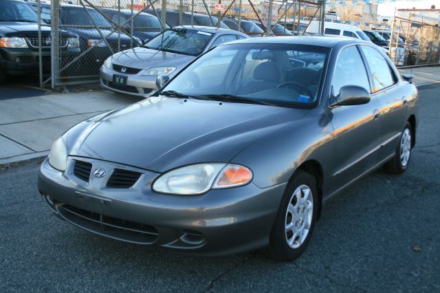 Hyundai Elantra 2000 photo 1