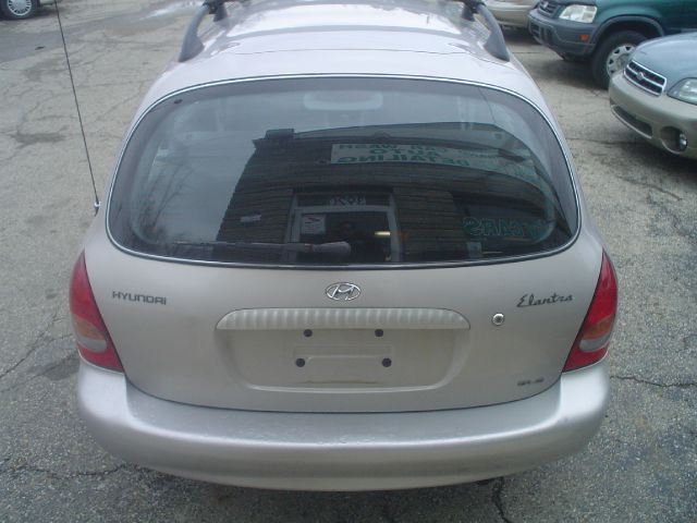 Hyundai Elantra 2000 photo 1