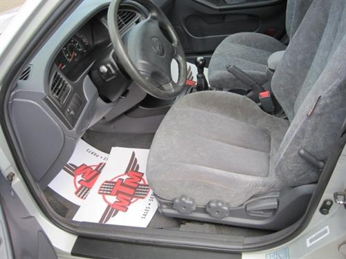Hyundai Elantra 2001 photo 5
