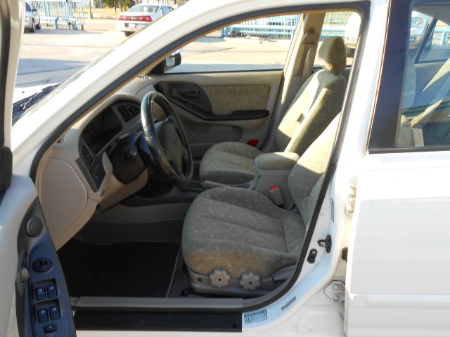 Hyundai Elantra 2001 photo 4