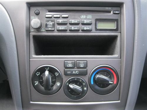 Hyundai Elantra 2001 photo 2