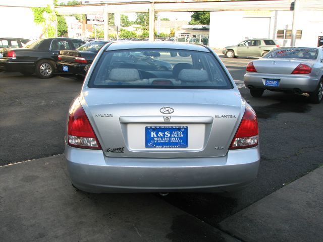Hyundai Elantra 2001 photo 8