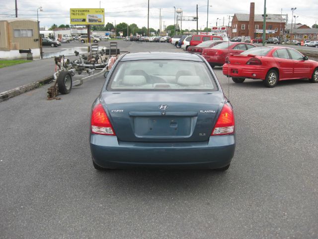 Hyundai Elantra 2002 photo 3