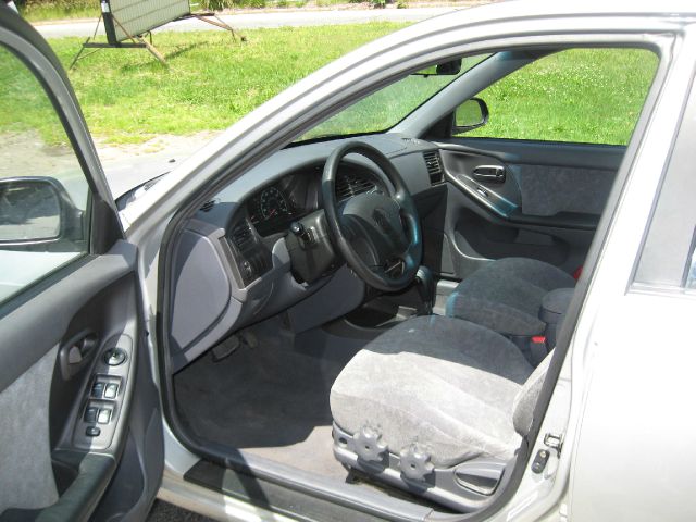 Hyundai Elantra 2002 photo 2