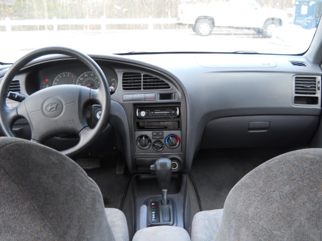 Hyundai Elantra 2002 photo 3