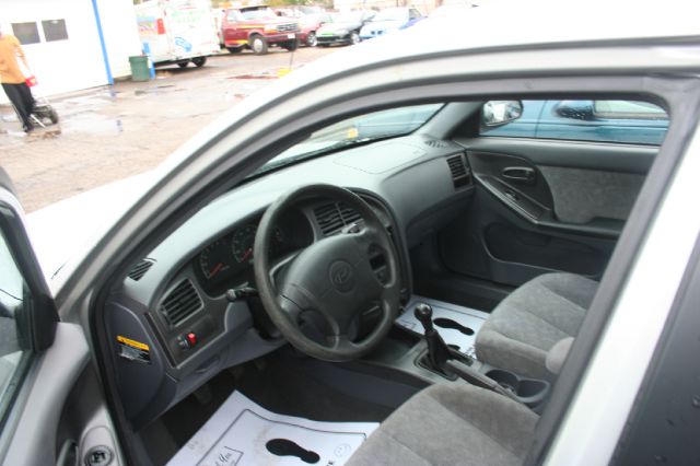 Hyundai Elantra 2002 photo 2