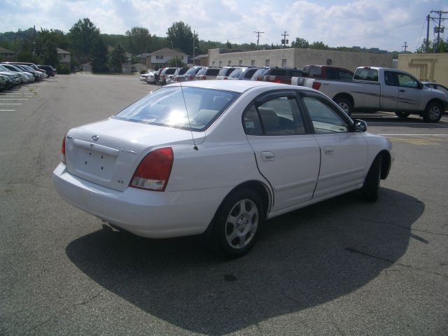 Hyundai Elantra 2002 photo 3