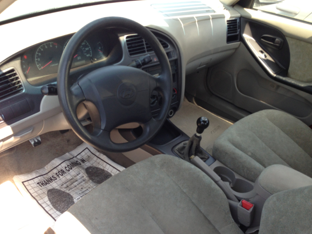 Hyundai Elantra 2002 photo 3