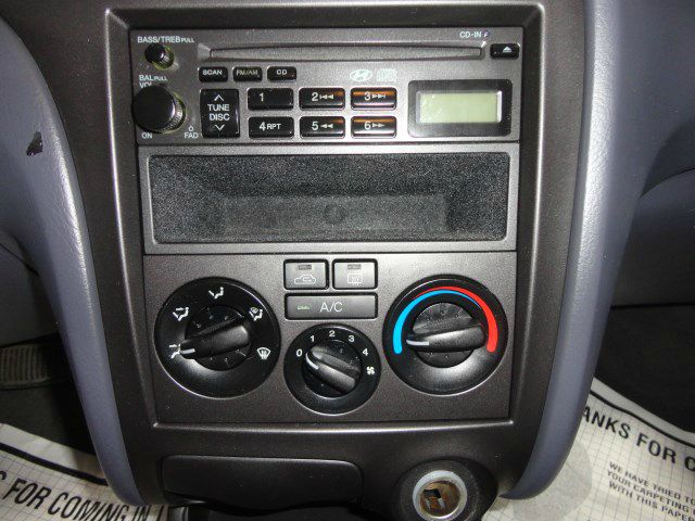 Hyundai Elantra 2003 photo 4