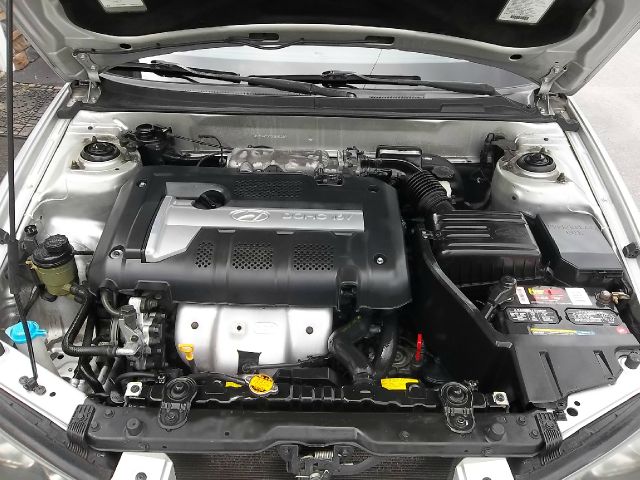 Hyundai Elantra 2003 photo 2