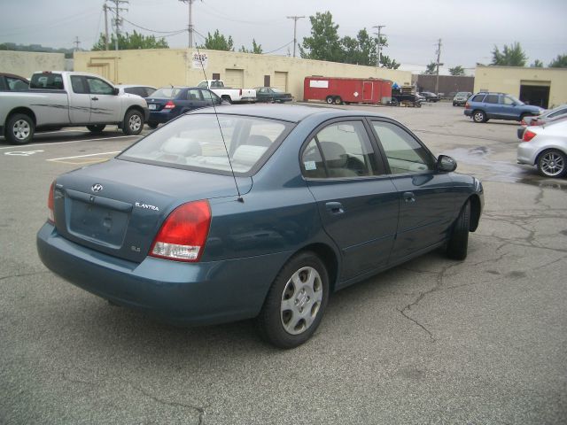 Hyundai Elantra 2003 photo 3