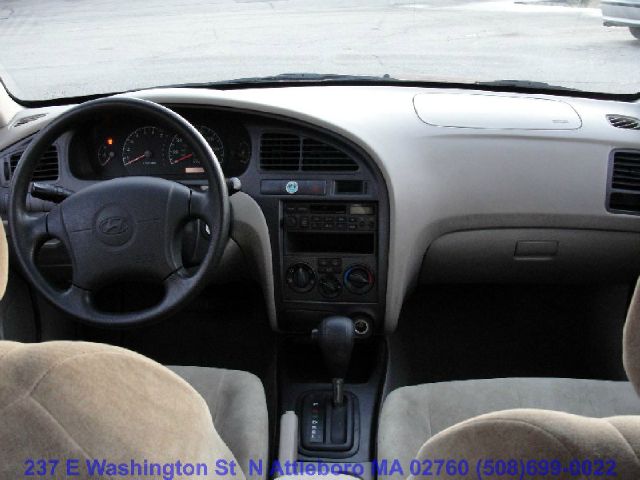 Hyundai Elantra 2003 photo 3