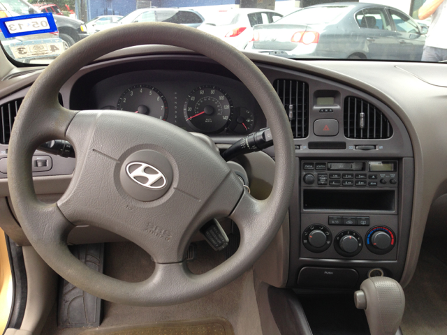 Hyundai Elantra 2004 photo 2