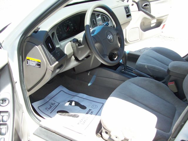 Hyundai Elantra 2004 photo 12
