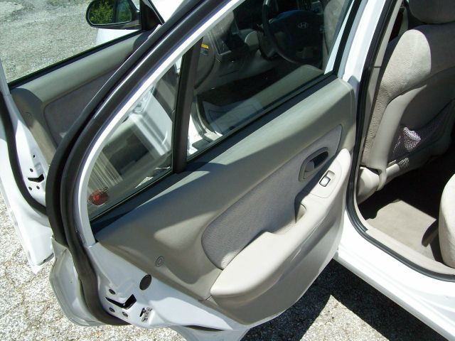 Hyundai Elantra 2004 photo 5