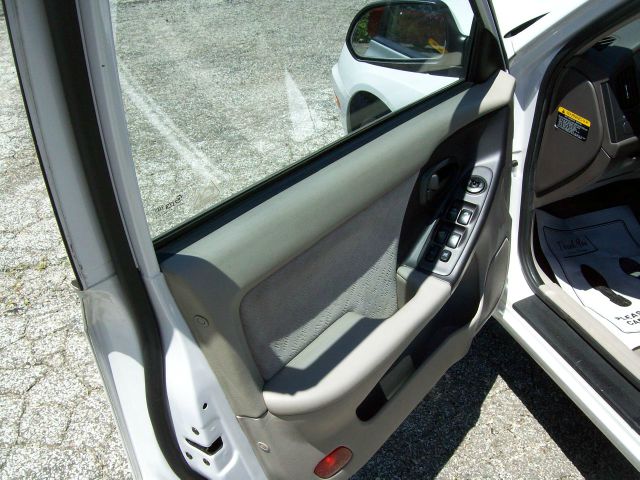 Hyundai Elantra 2004 photo 8