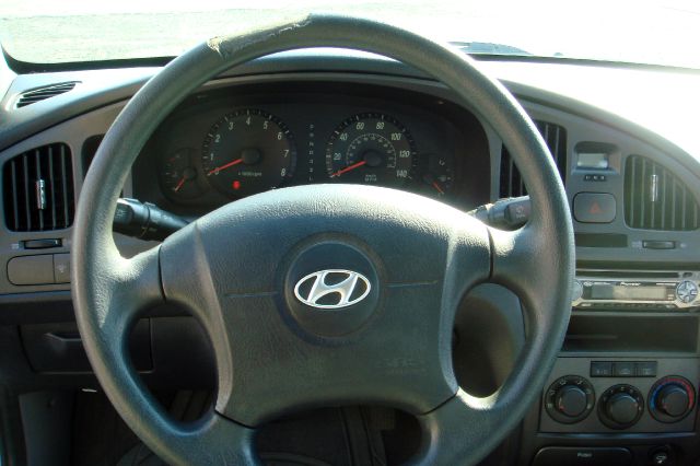 Hyundai Elantra 2004 photo 1