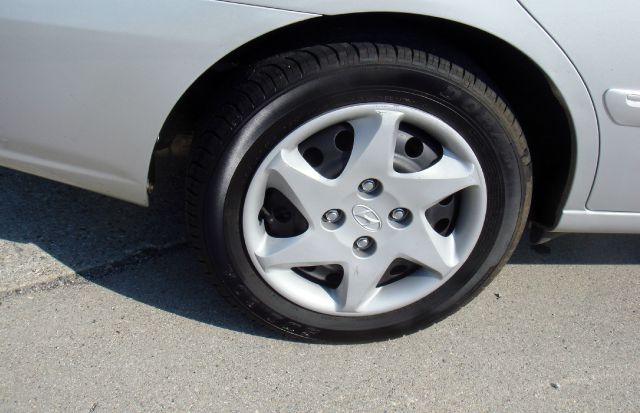 Hyundai Elantra 2004 photo 2