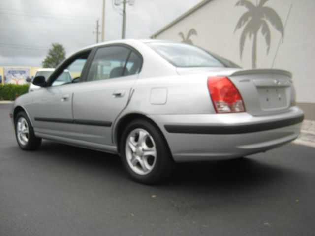 Hyundai Elantra 2004 photo 2