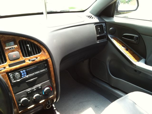 Hyundai Elantra 2004 photo 2