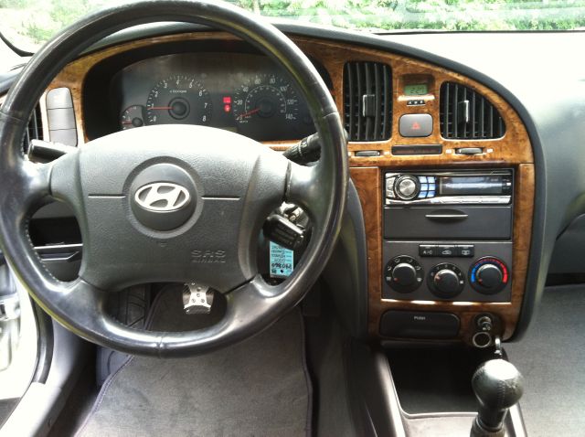 Hyundai Elantra 2004 photo 27