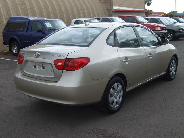 Hyundai Elantra SE Sedan