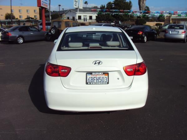 Hyundai Elantra SE Sedan