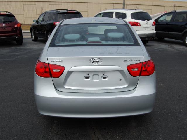 Hyundai Elantra 2008 photo 3