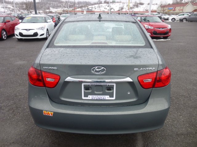Hyundai Elantra 2010 photo 3