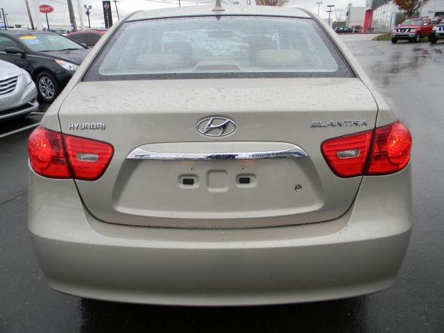 Hyundai Elantra 2010 photo 4