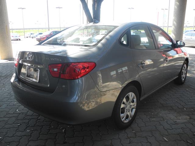 Hyundai Elantra 2010 photo 1