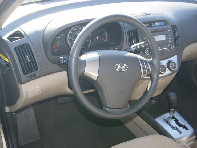 Hyundai Elantra 2010 photo 3