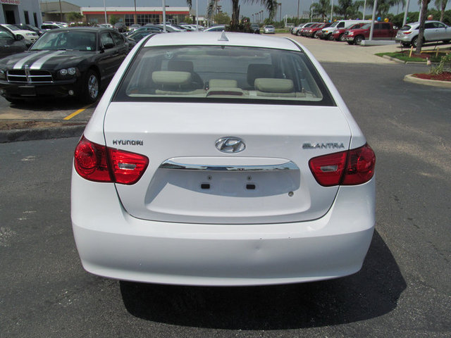 Hyundai Elantra 2010 photo 4
