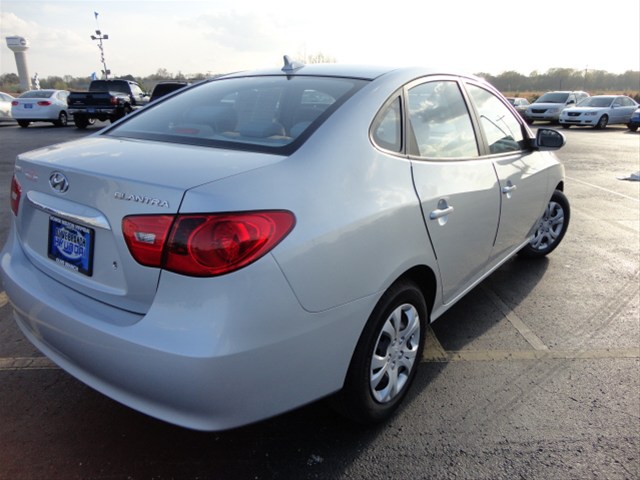Hyundai Elantra 2010 photo 3